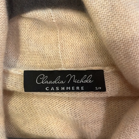 Claudia Nichole Woman’s Tan Cashmere Cardigan Size S - Picture 4 of 5